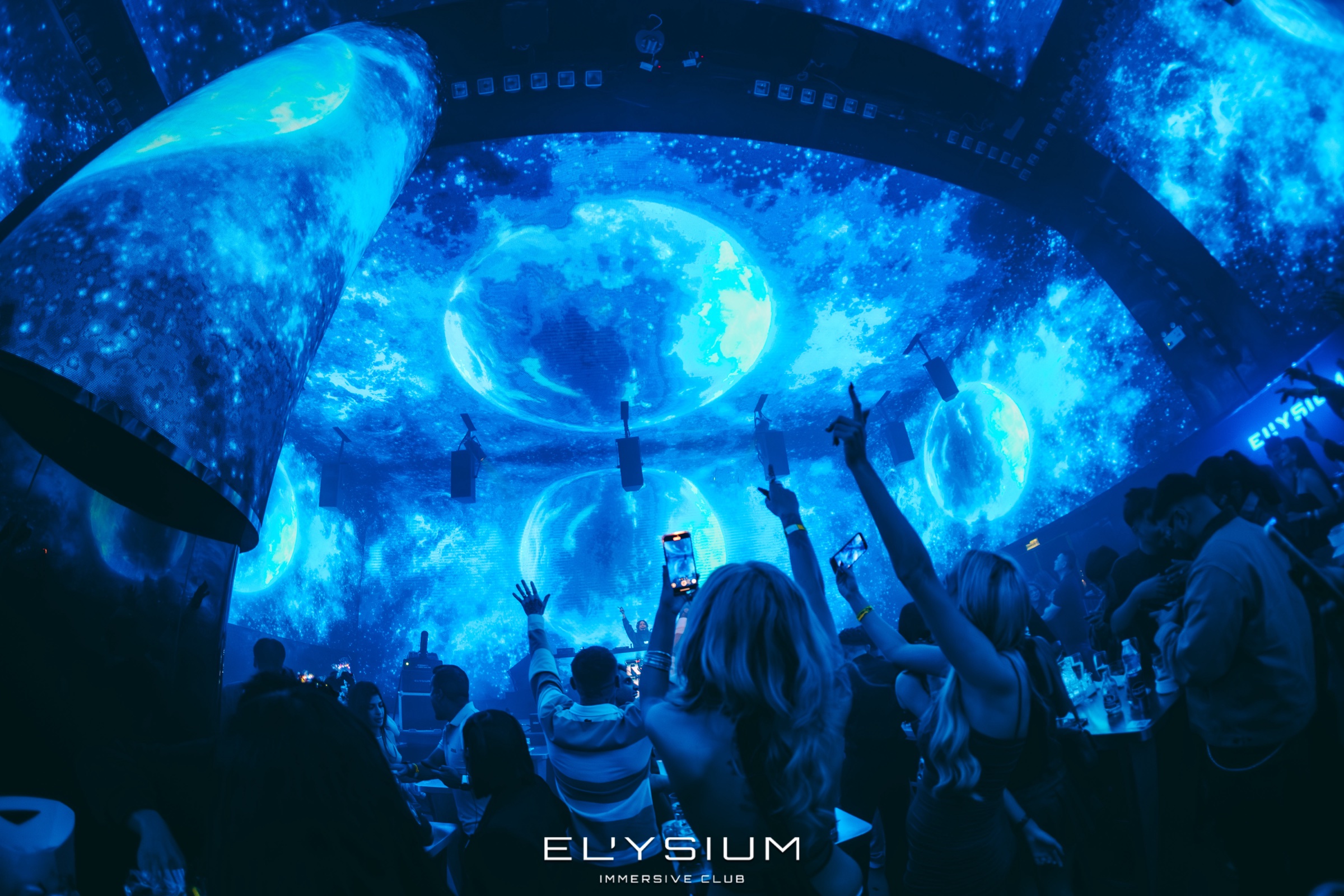 Elysium immersive visual projections with crowd